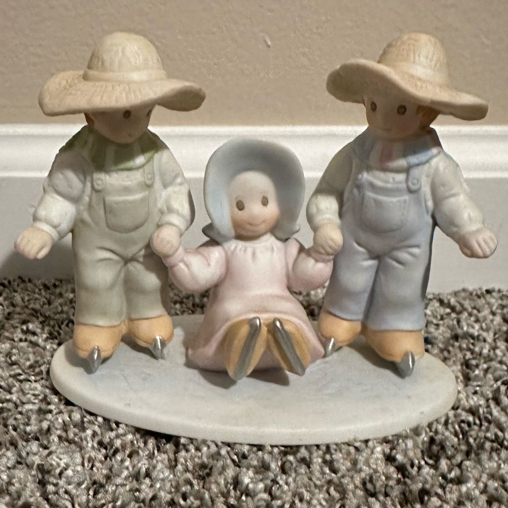 Vintage HOMCO 1990 Circle of friends Love Lifted Me